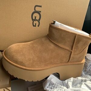 NWT AND BOX ULTRA MINI NEW HEIGHTS UGG BOOT SIZE 10